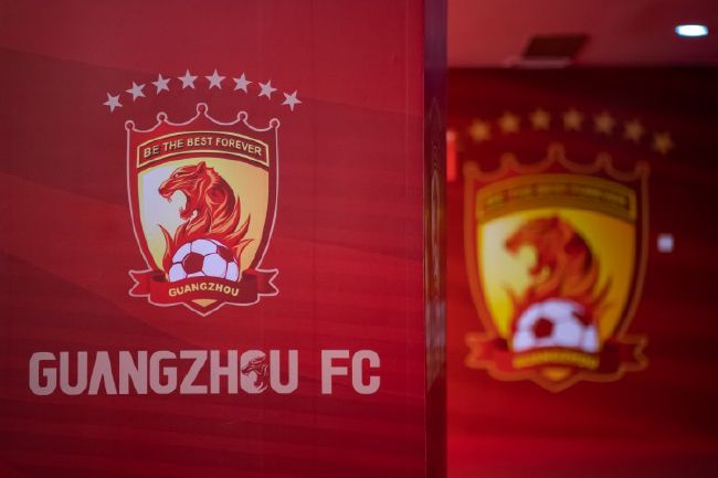 德国天空体育表示，多特可能租借桑乔至本赛季结束，其报价为租借费加工资共350万欧，交易在俱乐部财务的可承受范围内。